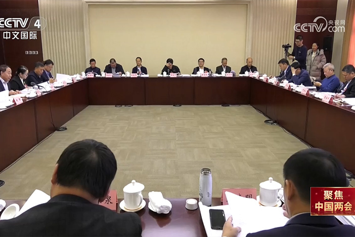 【中國新聞】聚焦中國兩會 開局謀新篇 委員共話人工智能發展 繪就智能經濟新圖景