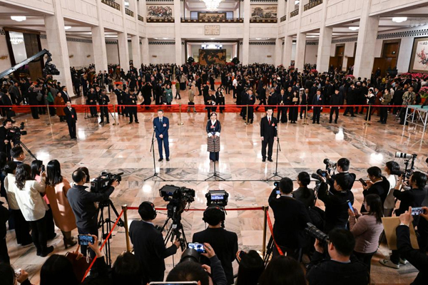 全國政協十四屆四次會議第二場“委員通道”集體采訪活動舉行