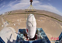 吊裝衛星瞬間