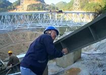 南仁東檢查施工細節