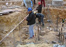 南仁東到艙停靠平臺施工現場指導工作