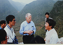 Fast選址期間的南仁東