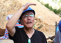 2013年，南仁東在大窩凼施工現(xiàn)場，現(xiàn)場橫移箱梁吊裝