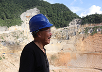 2013年，南仁東在大窩凼施工現(xiàn)場