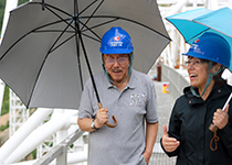 2014年大窩凼施工現(xiàn)場，南仁東陪同外賓